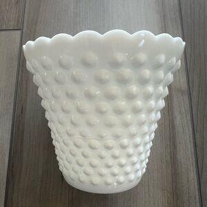 FENTON | Vintage White Hobnail Vase 🌼
